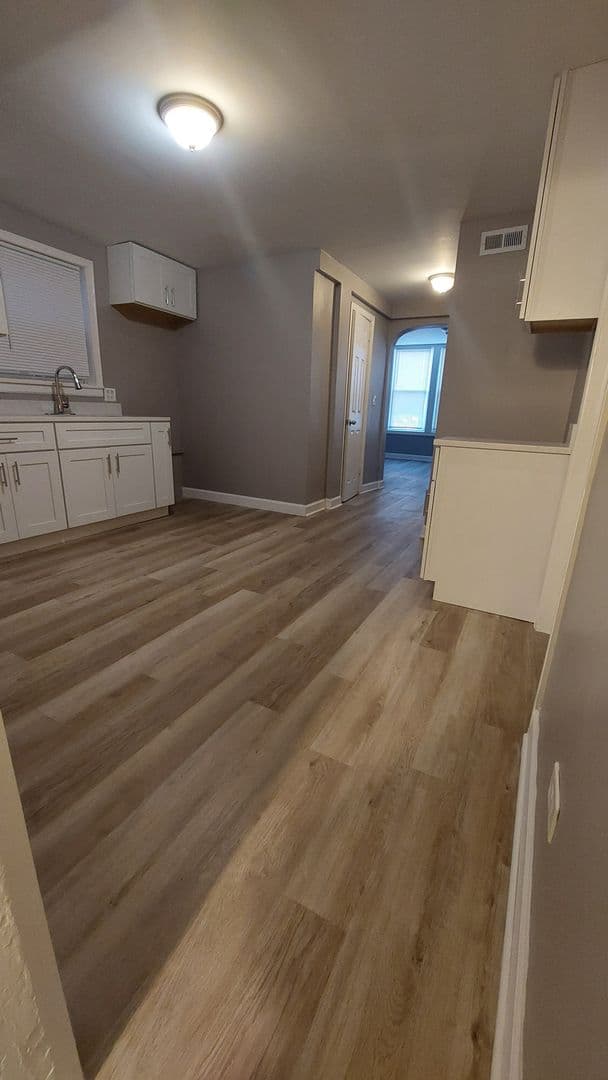 Chicago Apartment: 4817 s Laflin St