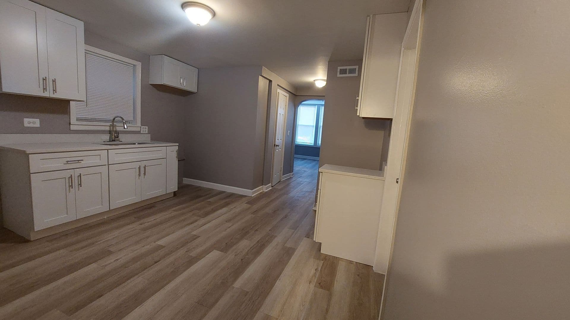 Chicago Apartment: 4817 s Laflin St