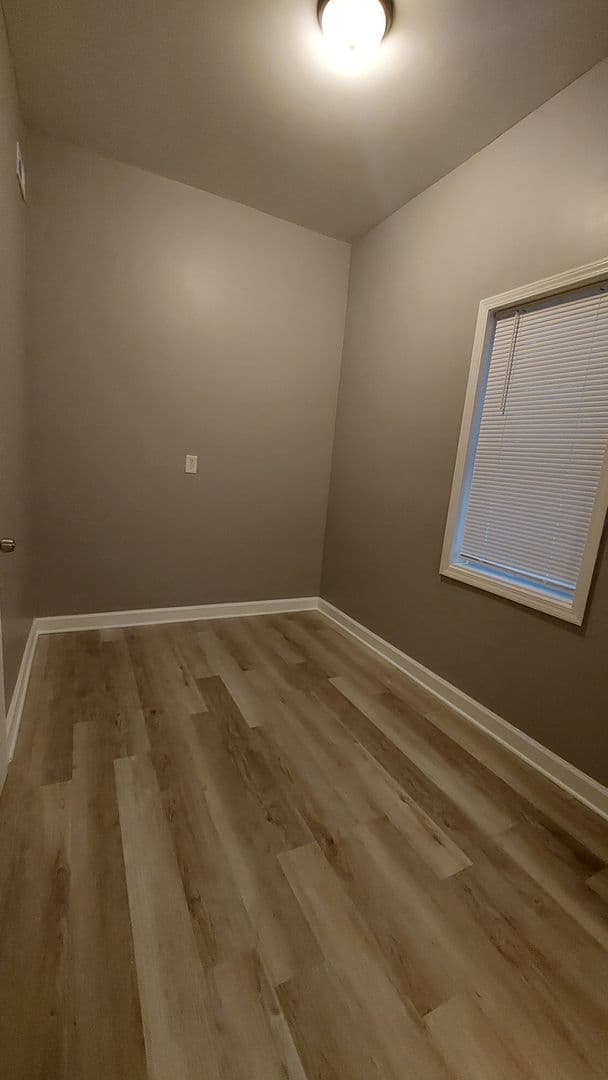 Chicago Apartment: 4817 s Laflin St