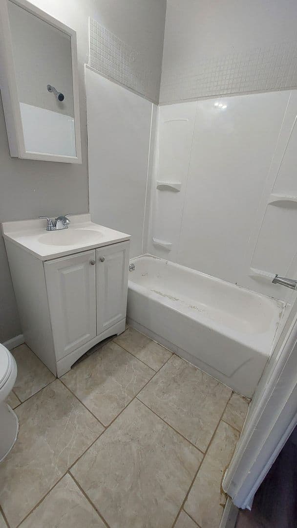 Chicago Apartment: 4401 S. Wood St