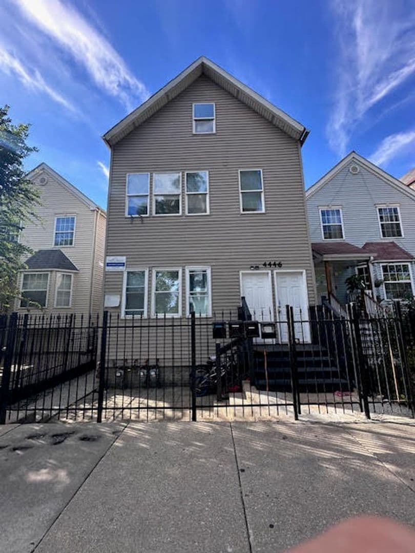 Chicago Apartment: 4446 S. Hermitage Ave