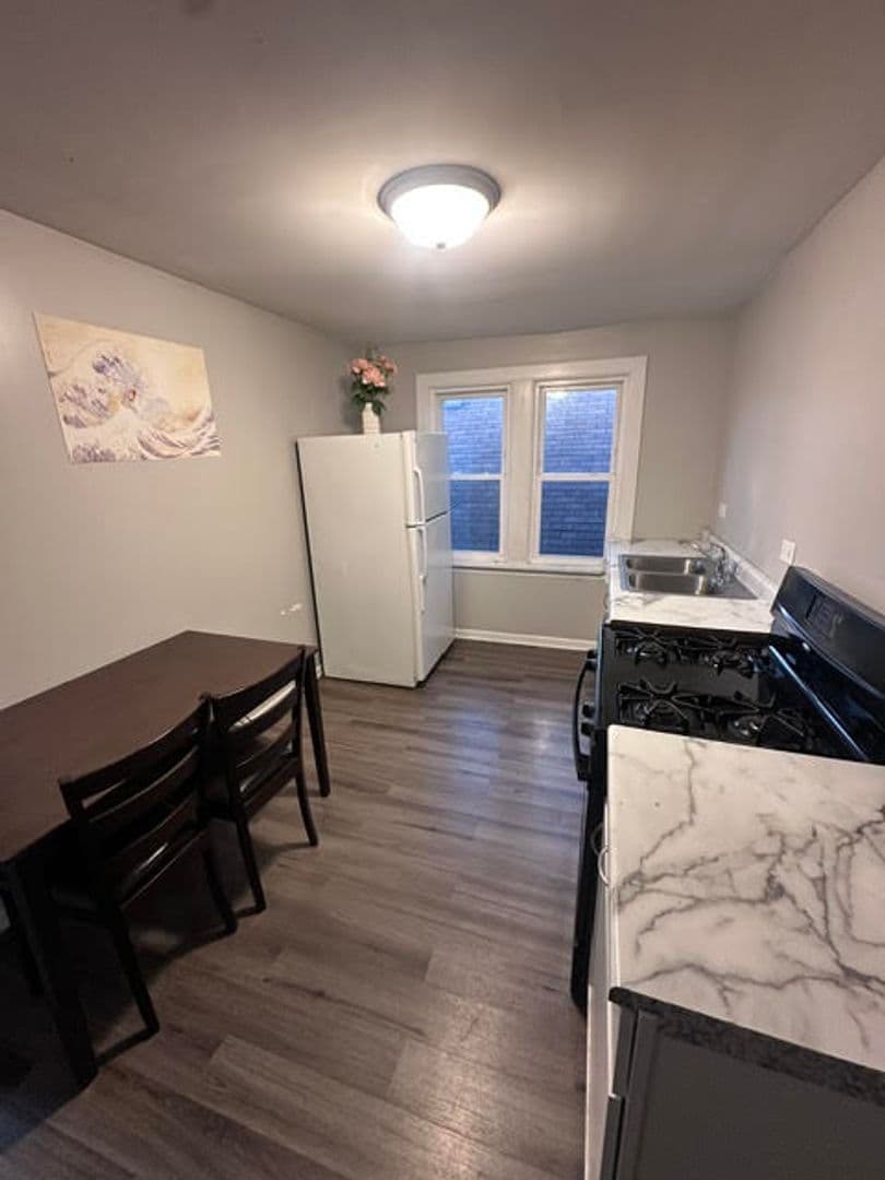 Chicago Apartment: 3128 W 54th St