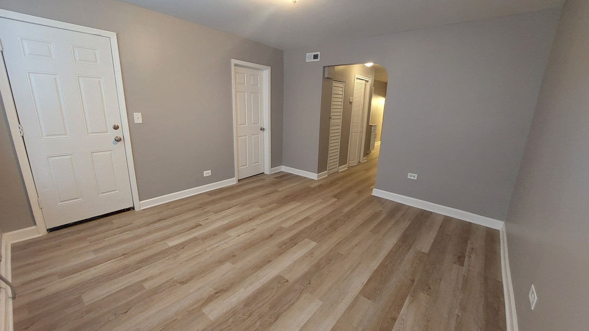 Chicago Apartment: 4817 s Laflin St