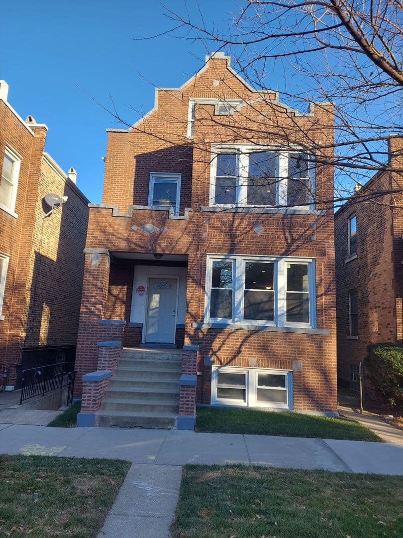 Chicago Apartment: 4117 S Albany Ave