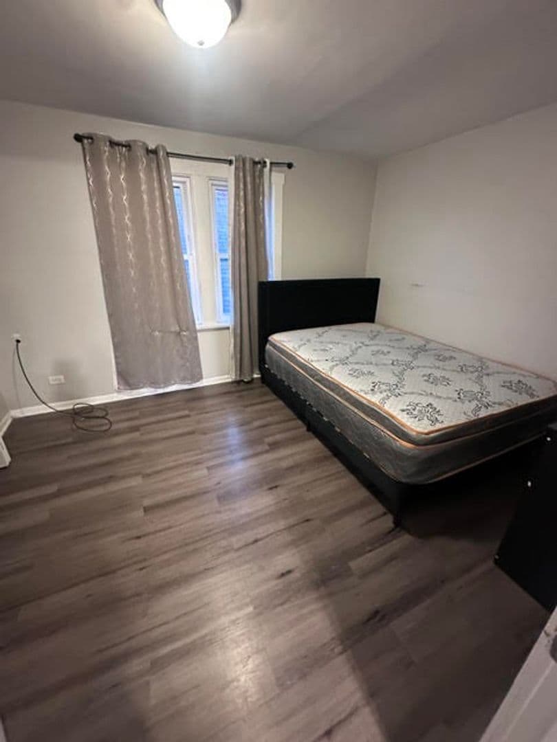 Chicago Apartment: 3128 W 54th St