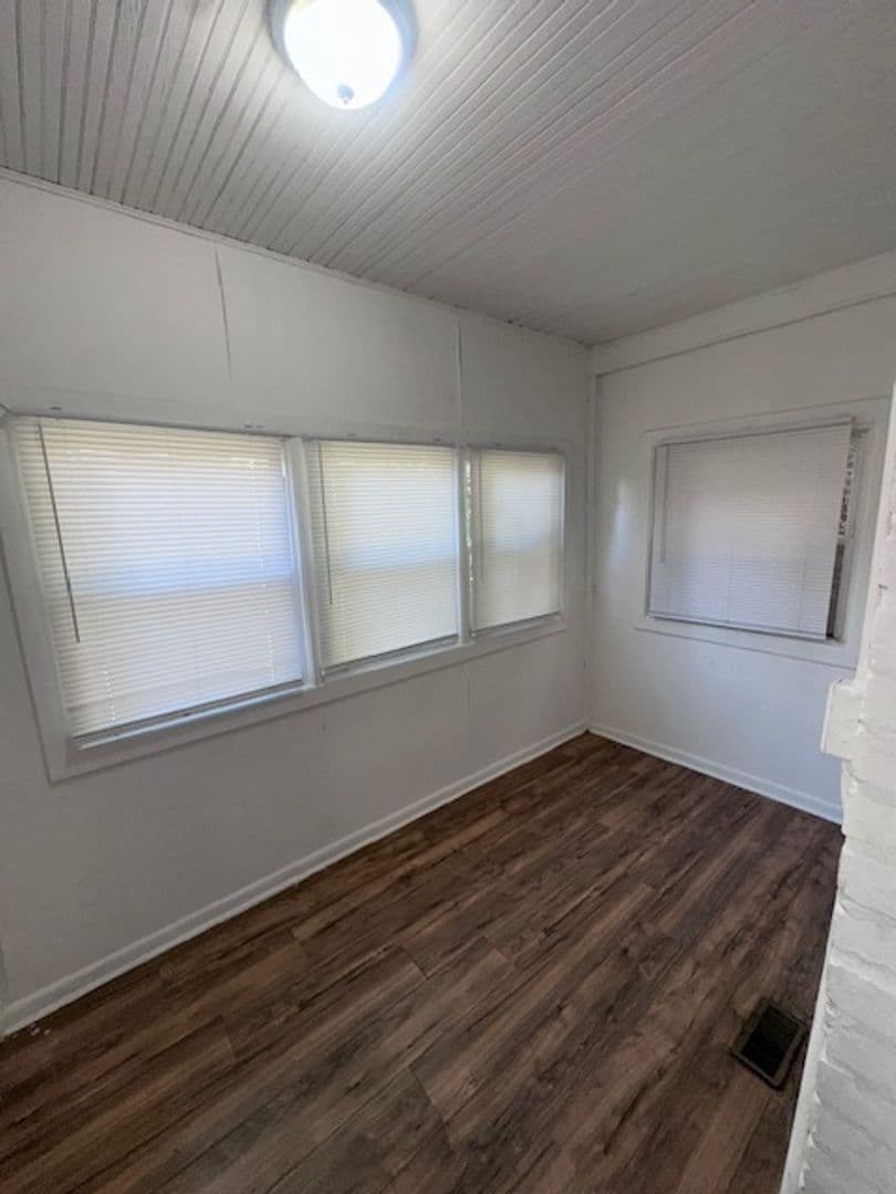 Chicago Apartment: 7432 S Rhodes Ave