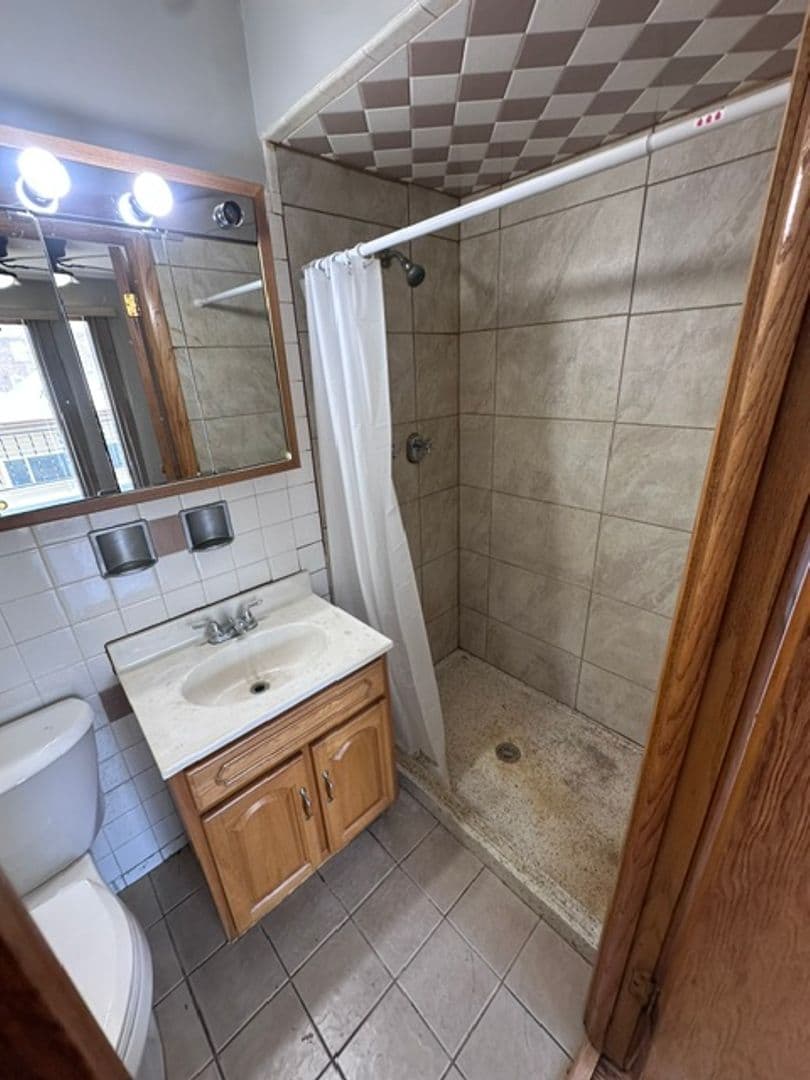 Chicago Apartment: 6045 S Keating Ave