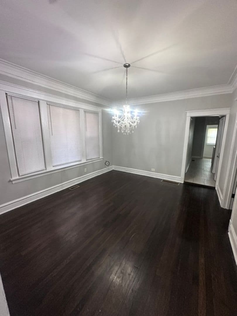 Chicago Apartment: 7432 S Rhodes Ave