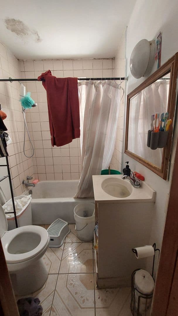 Chicago Apartment: 4817 s Laflin St