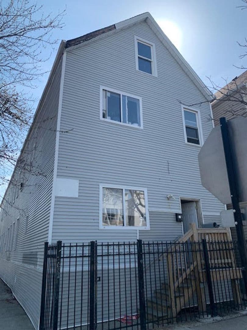 Chicago Apartment: 4401 S. Wood St