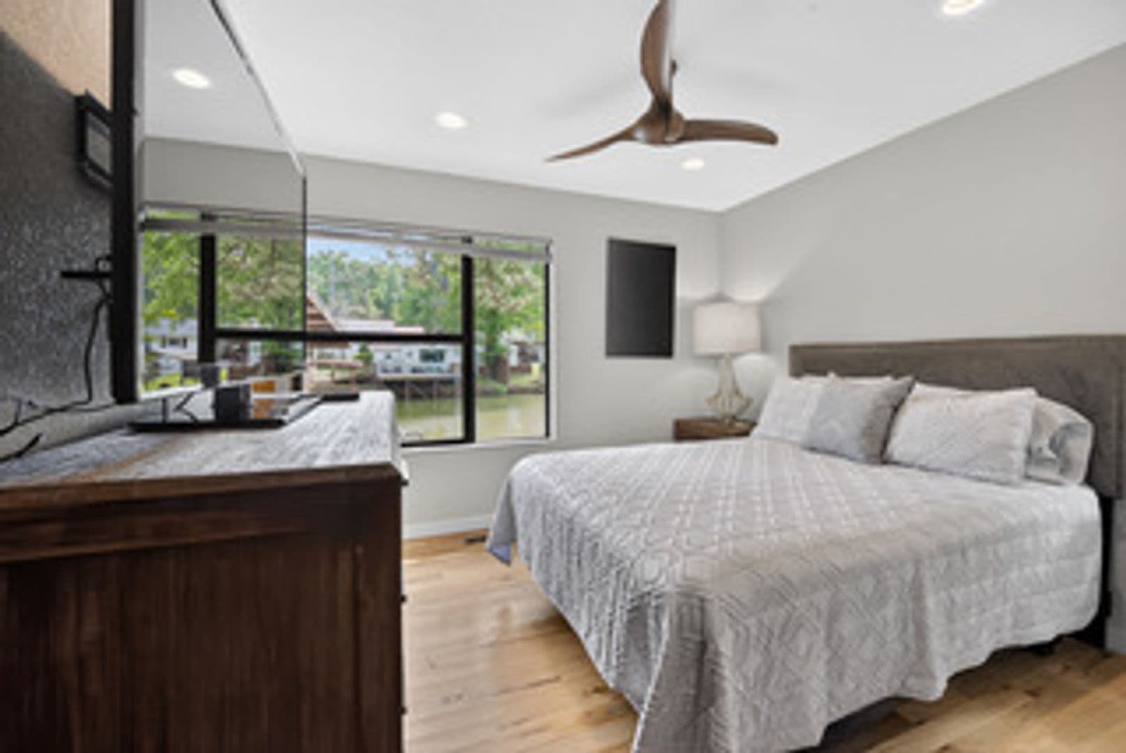 Hot Springs House: 331 Gold Nugget Loop