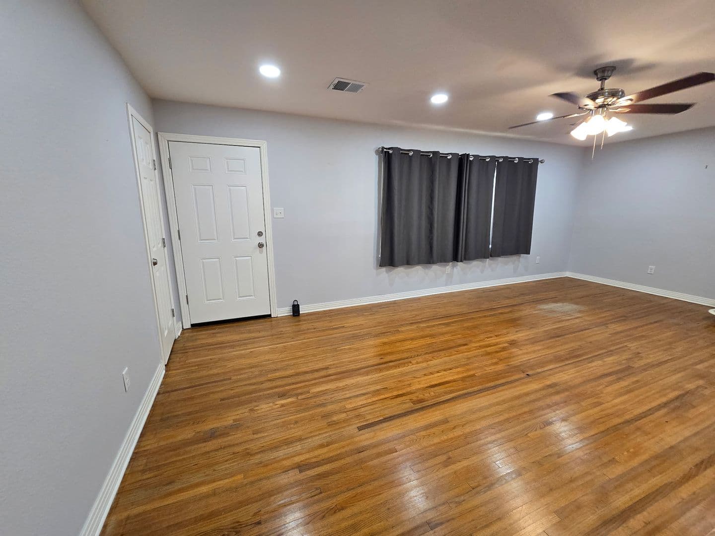 Cabot House: 302 N Lincoln ST
