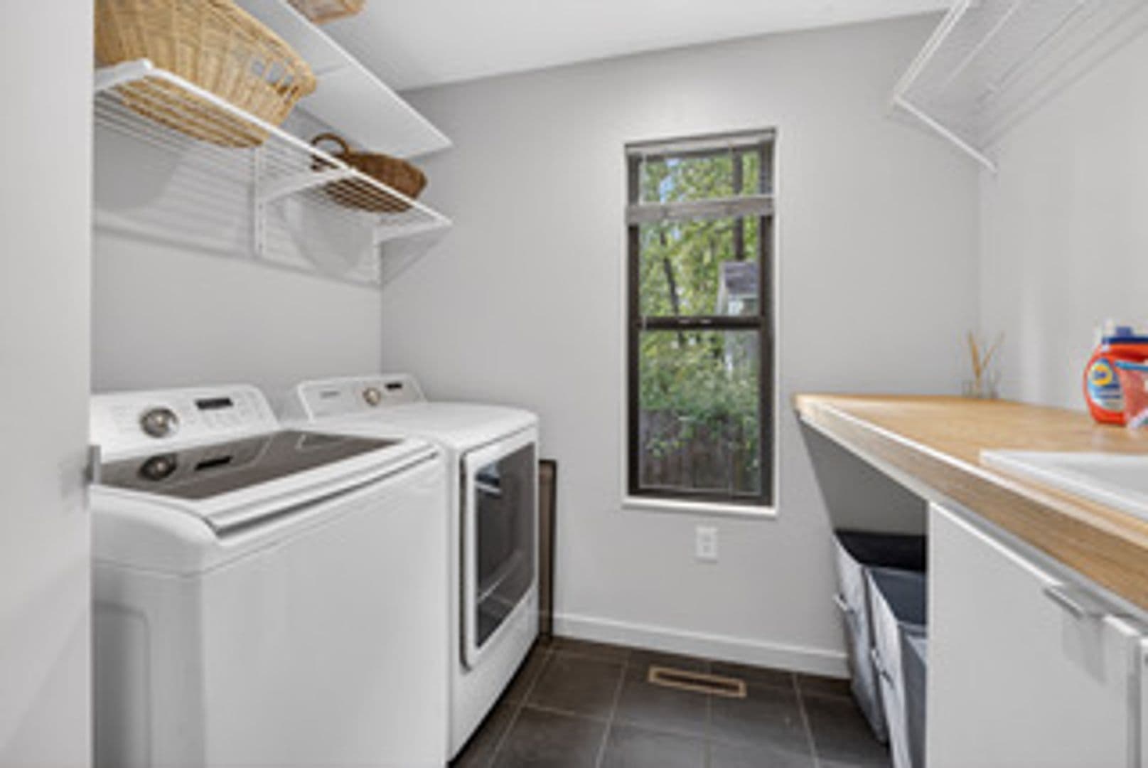 Hot Springs House: 331 Gold Nugget Loop