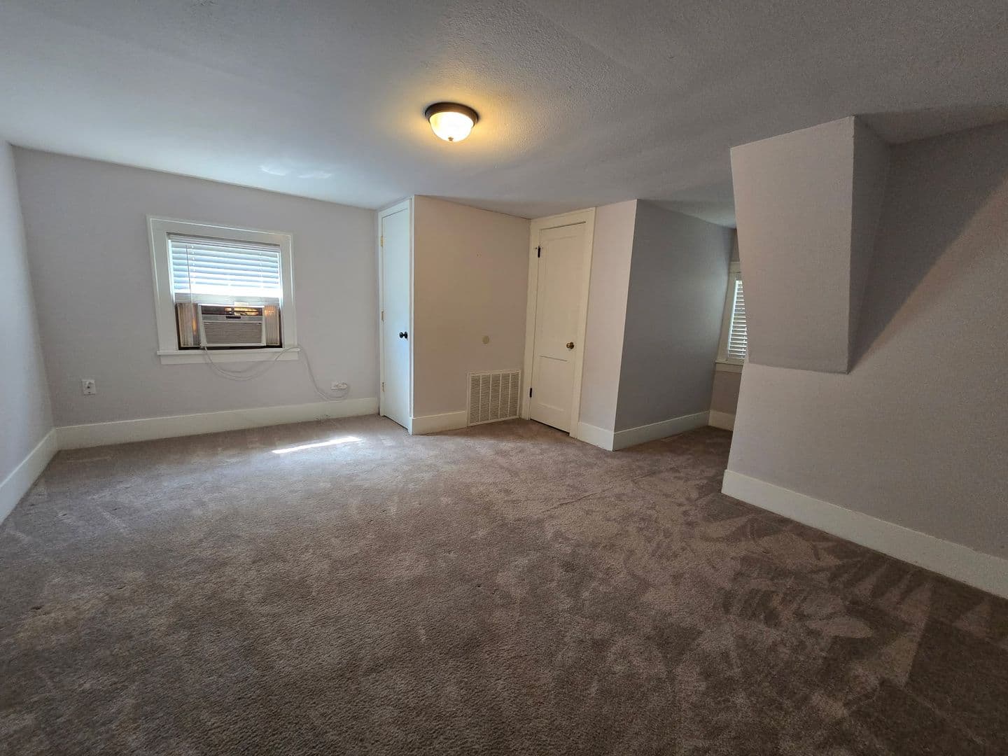 Cabot House: 1701 South Pine ST
