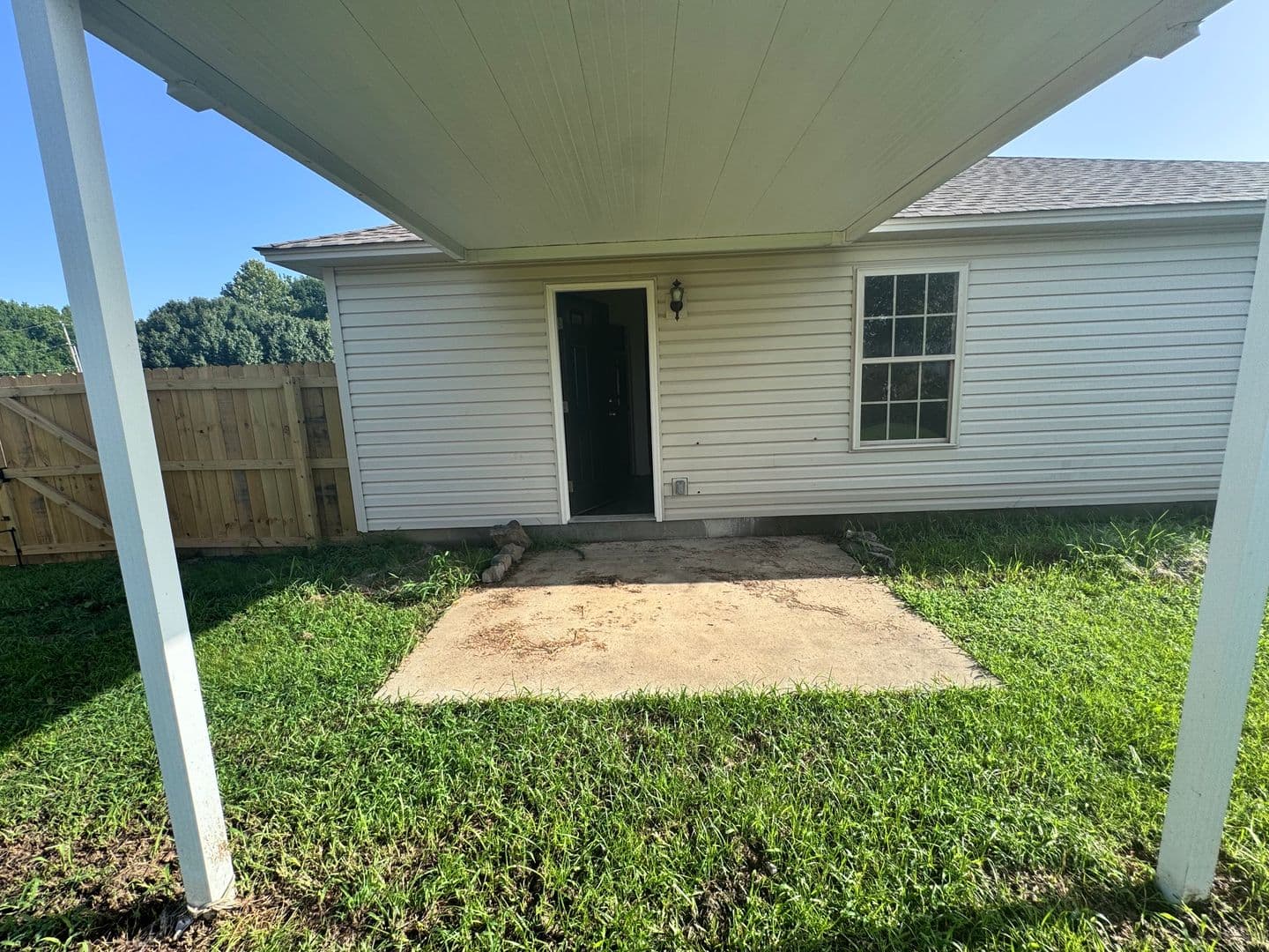 Searcy House: 100 East Lauren Road