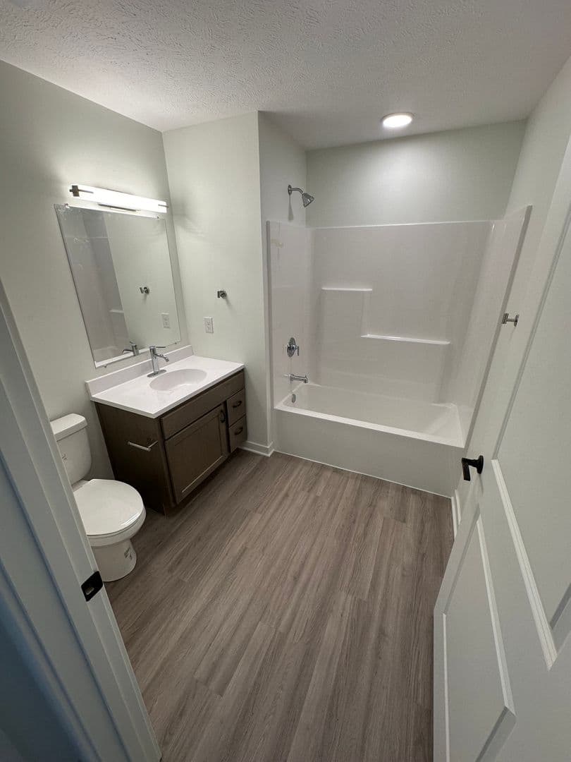 Lincoln Apartment: 445 W Sanctuary Road #100
