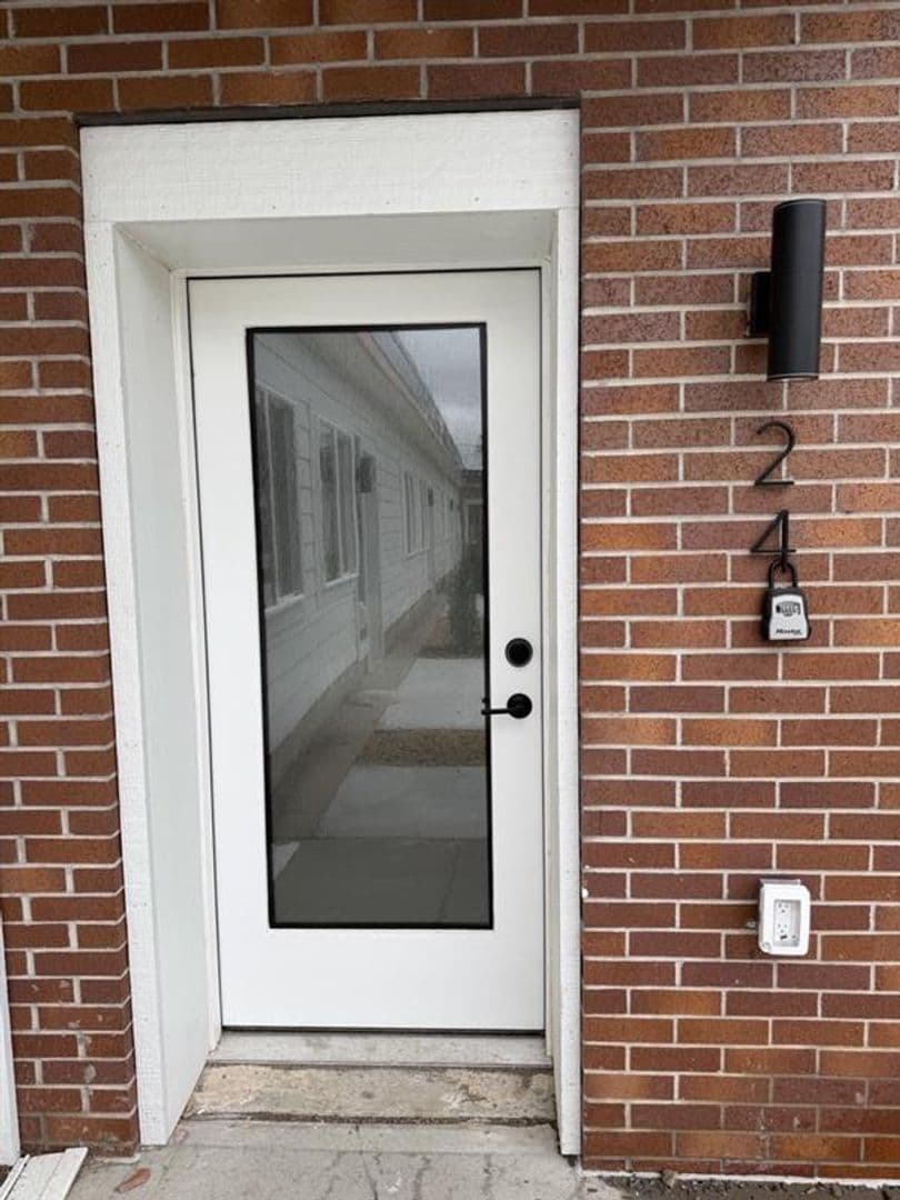 Beatrice Apartment: 400 S 7th Street