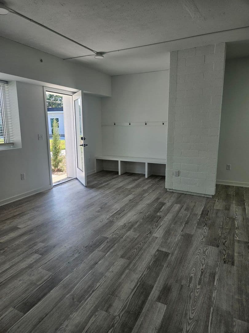 Beatrice Apartment: 400 S 7th Street