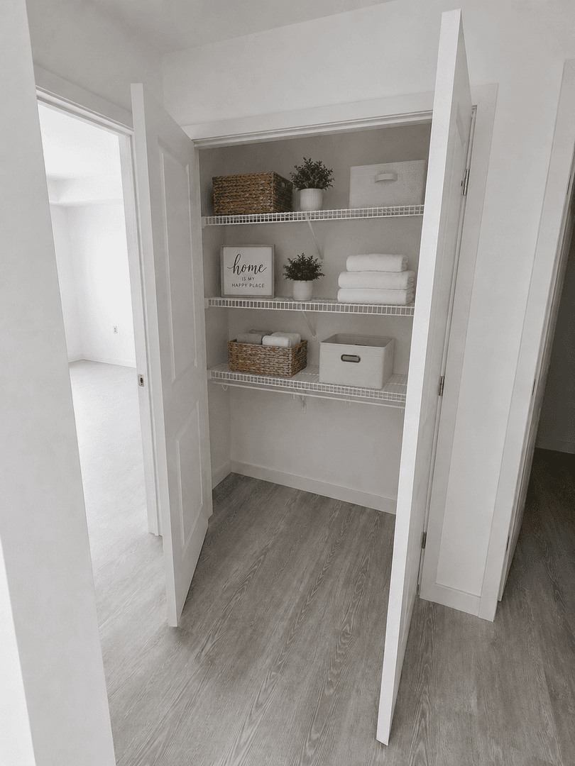 Papillion Apartment: 6950 Wren Ct