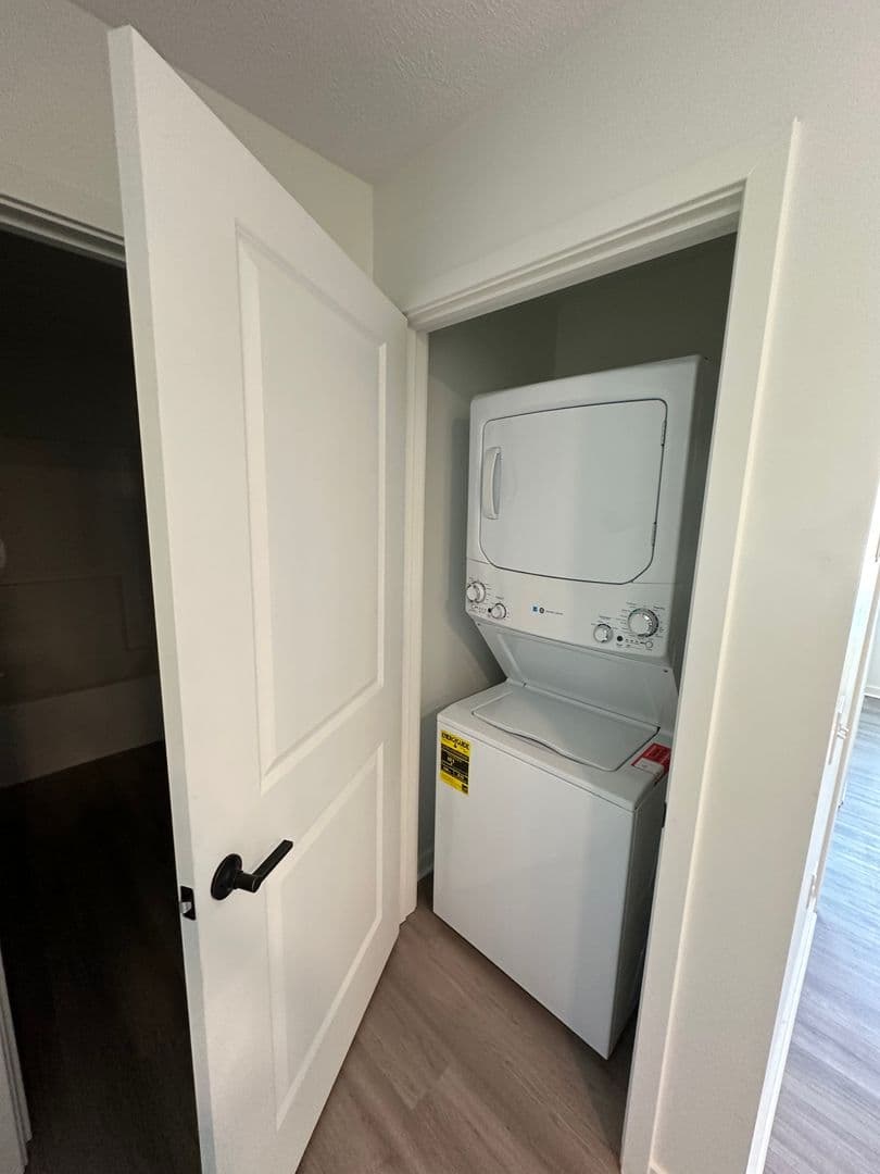 Lincoln Apartment: 445 W Sanctuary Road #100