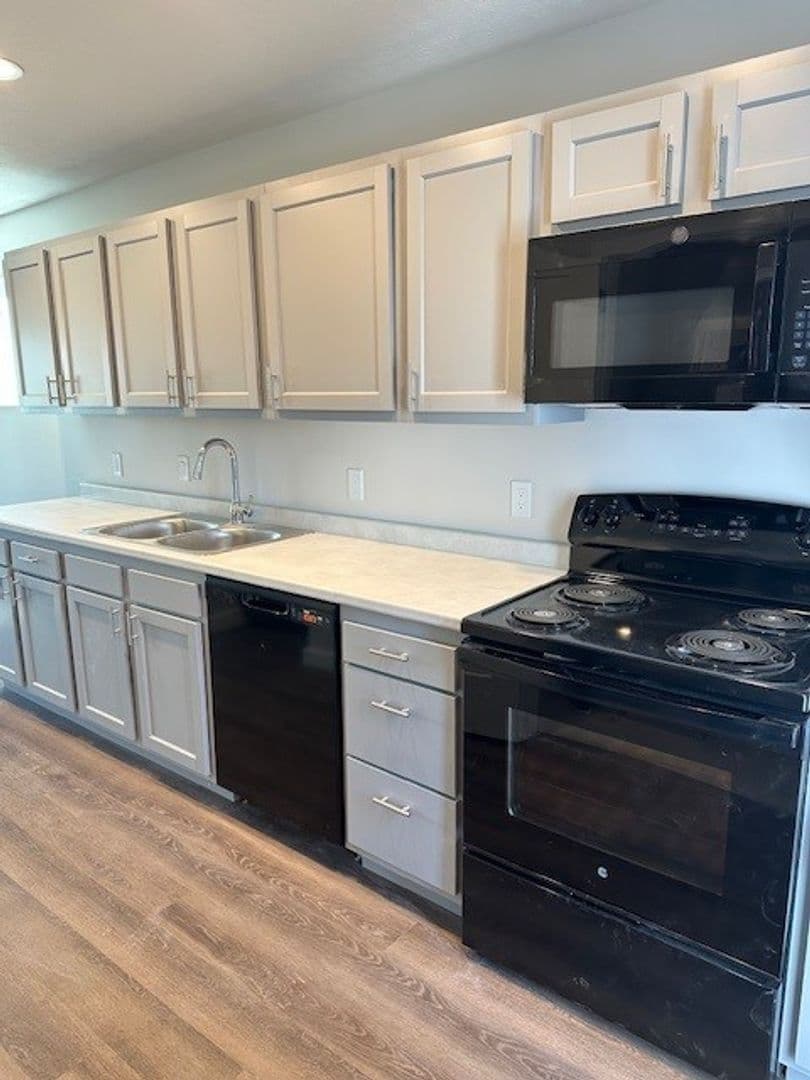 Lexington Apartment: 1201 - 1231 Liberty Drive
