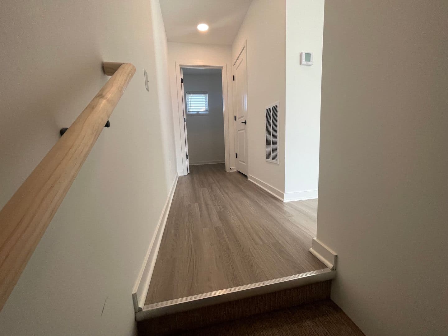 Lincoln Apartment: 445 W Sanctuary Road #100