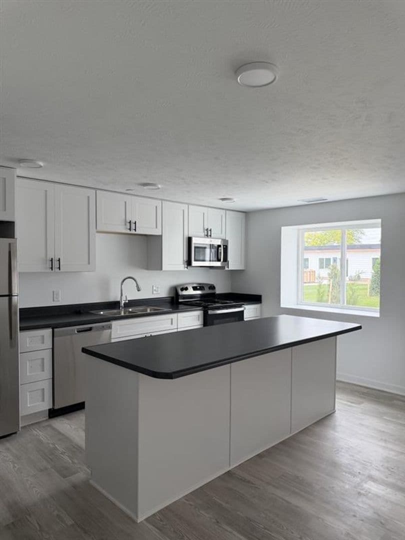 Beatrice Apartment: 400 S 7th Street