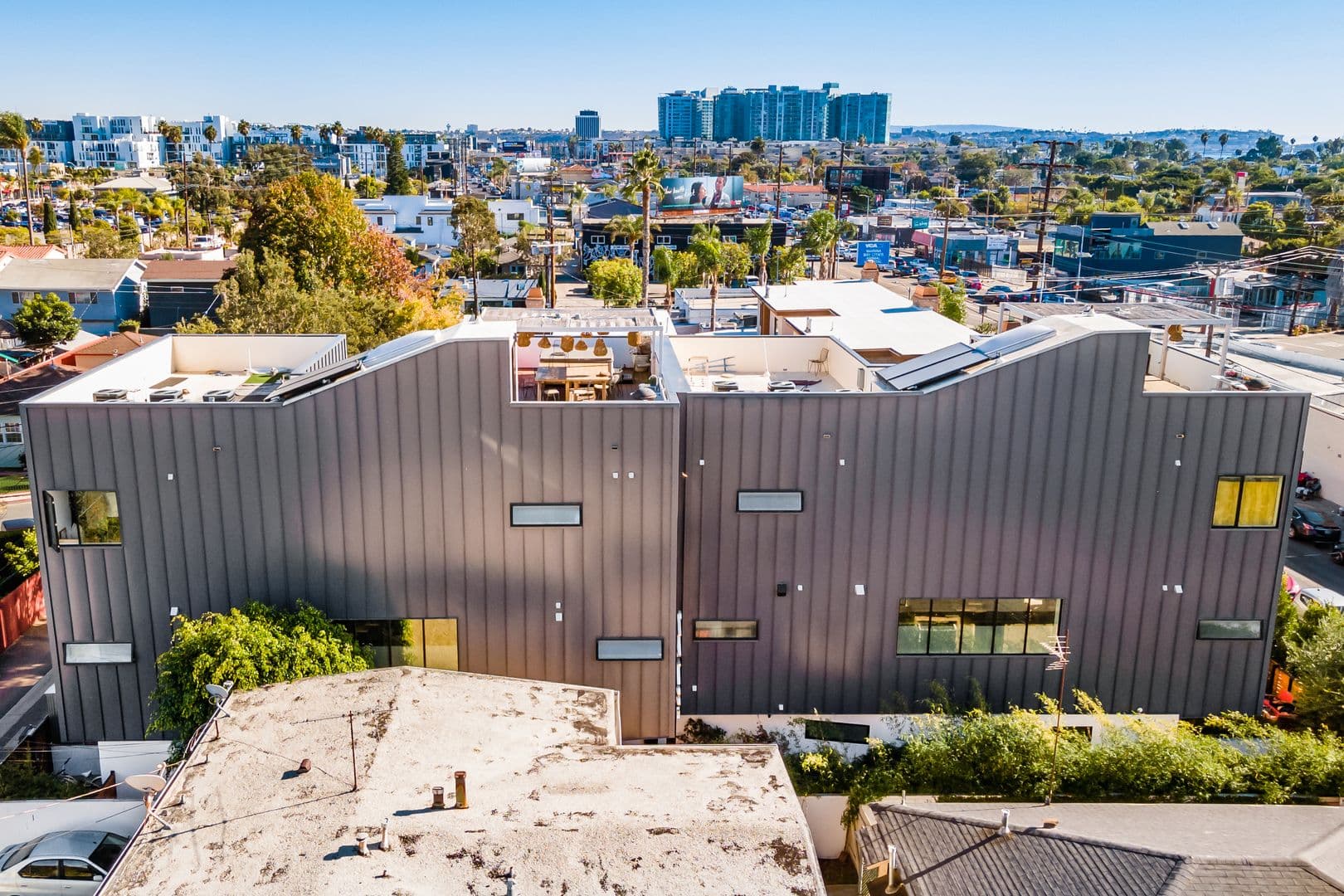 Venice Apartment: 2478 Penmar Ave