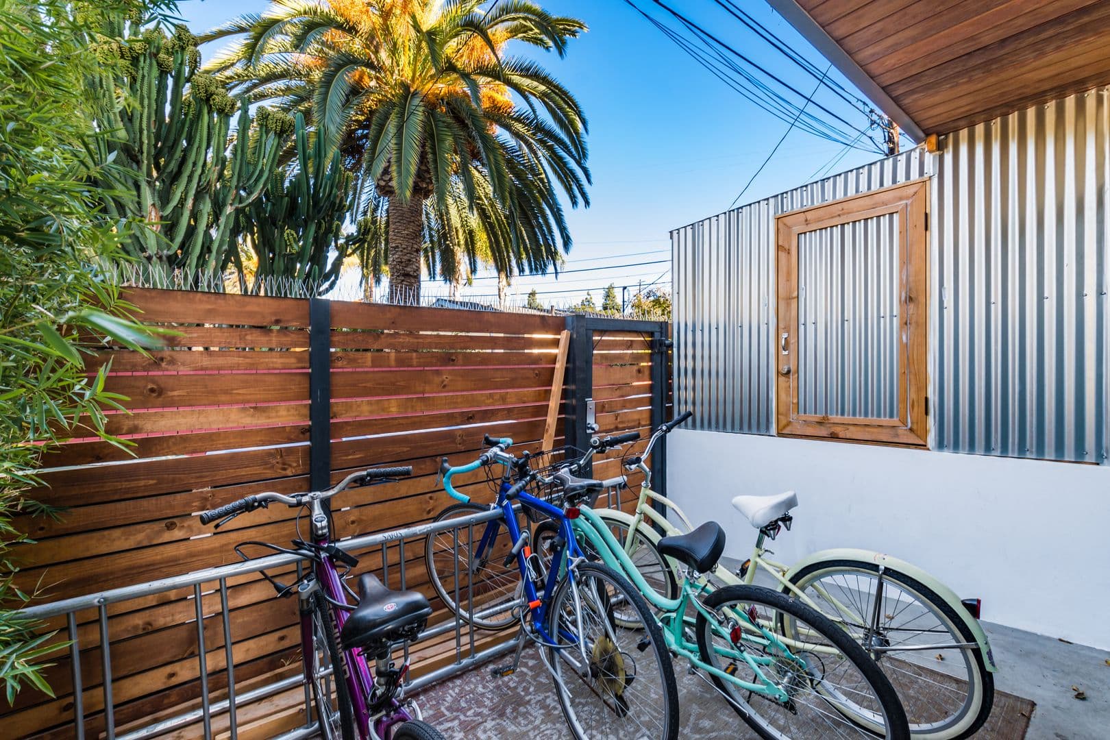 Venice Apartment: 2478 Penmar Ave