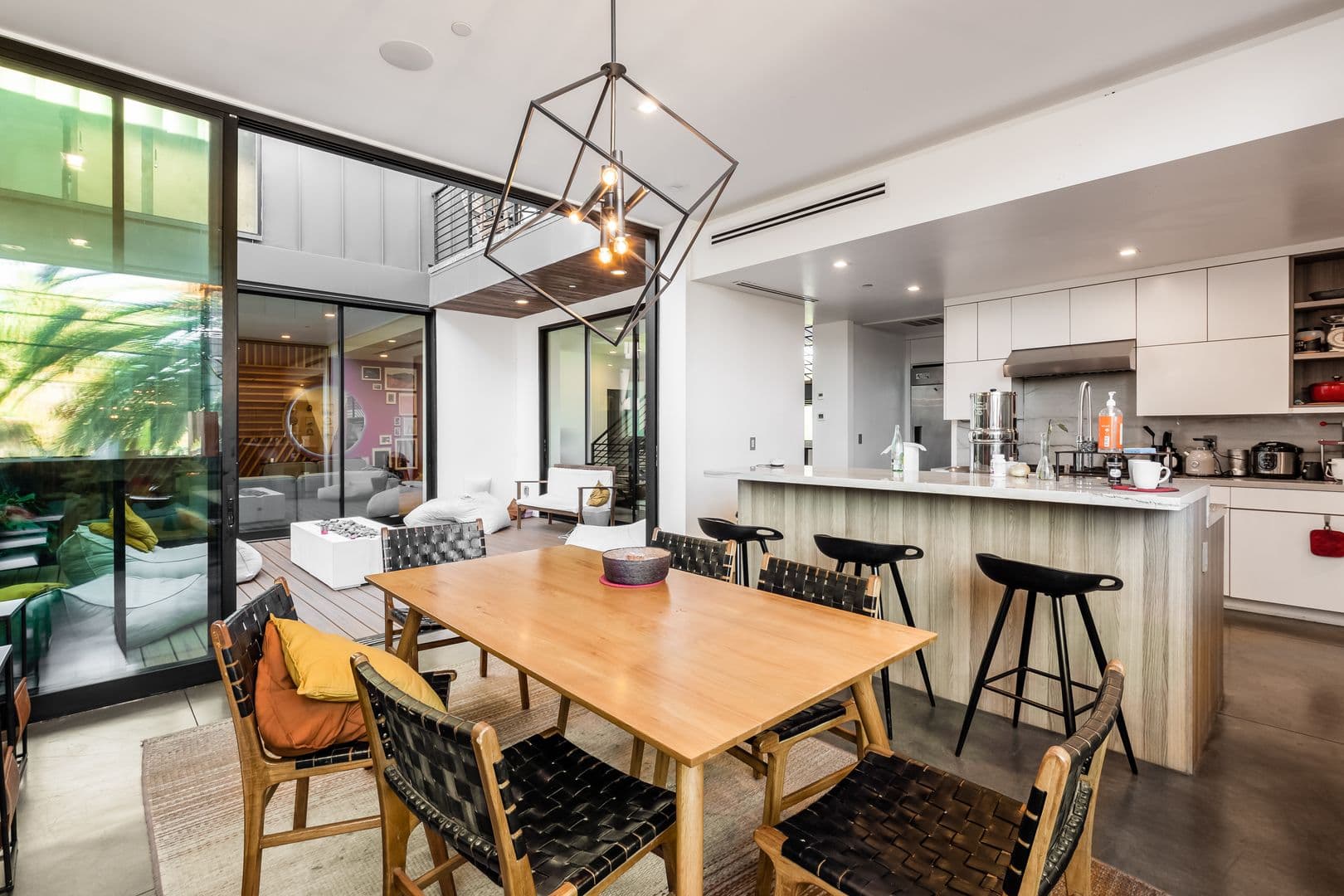 Venice Apartment: 2478 Penmar Ave