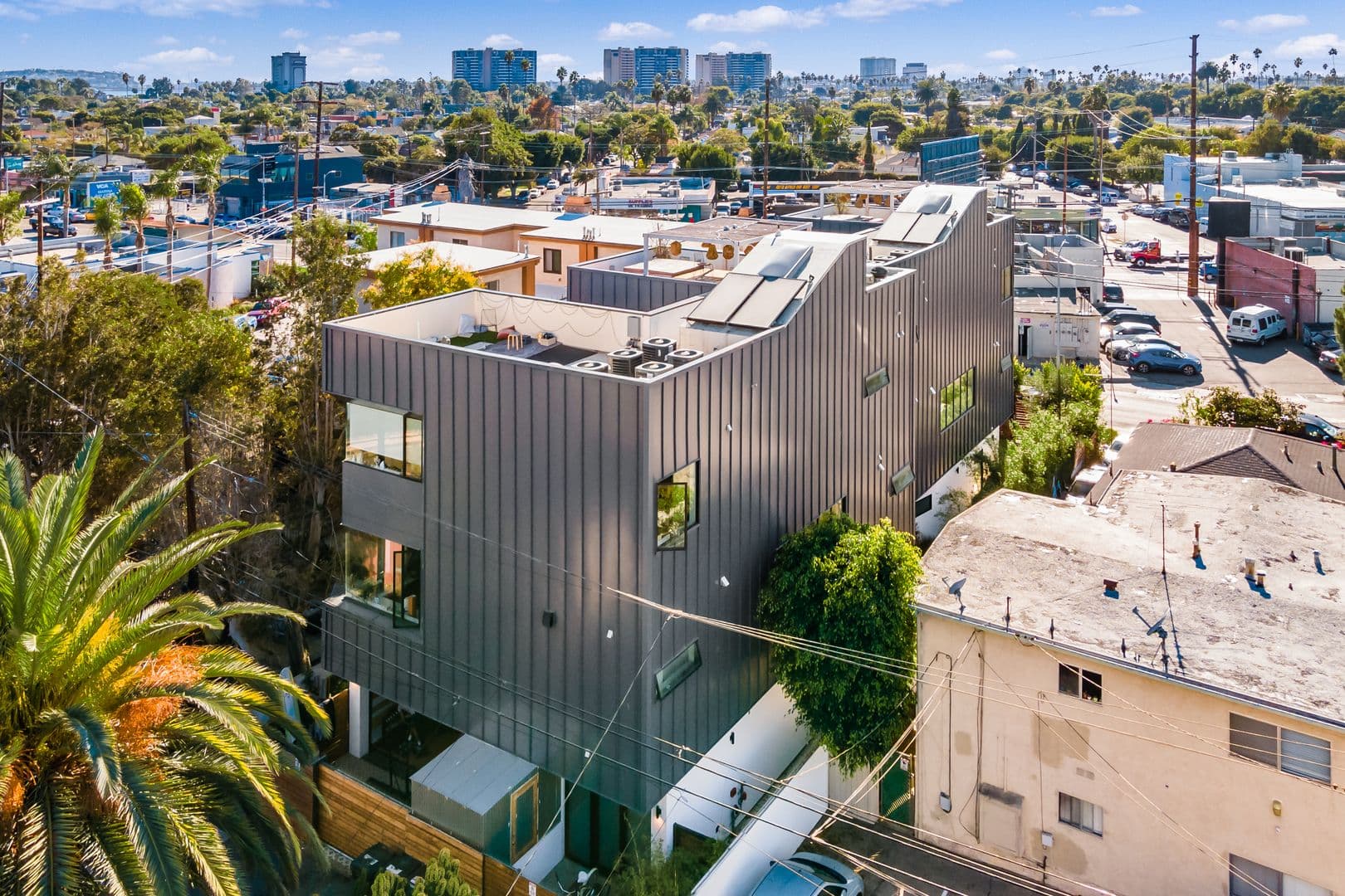 Venice Apartment: 2478 Penmar Ave