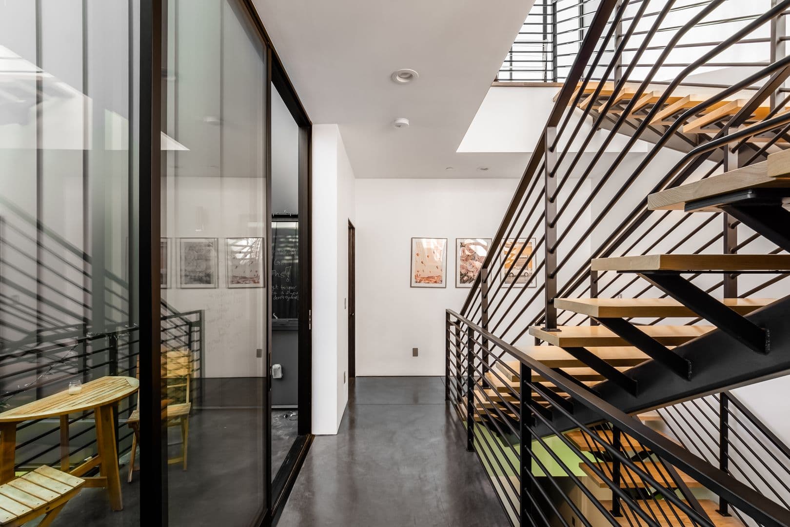 Venice Apartment: 2478 Penmar Ave