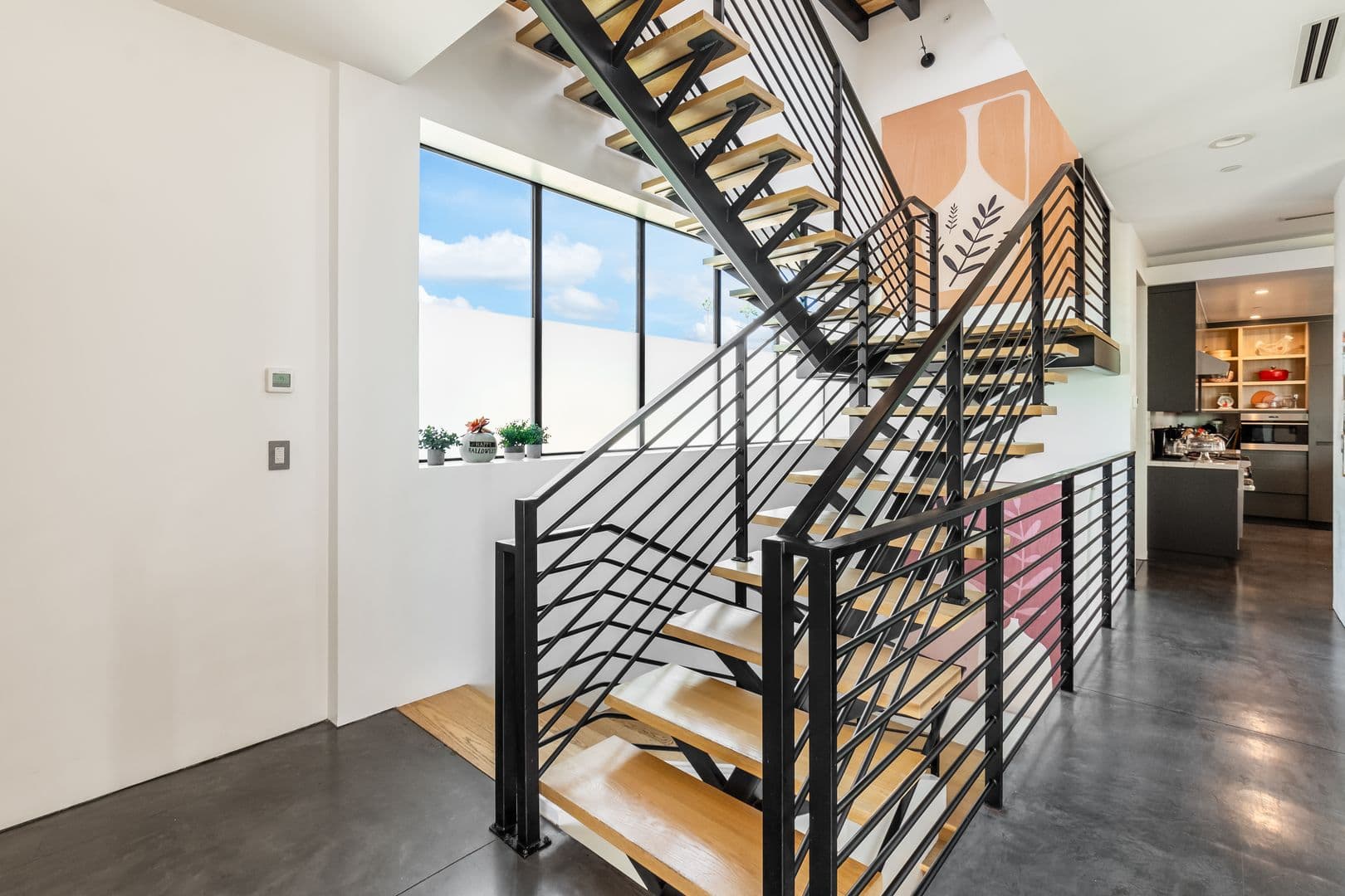 Venice Apartment: 2478 Penmar Ave