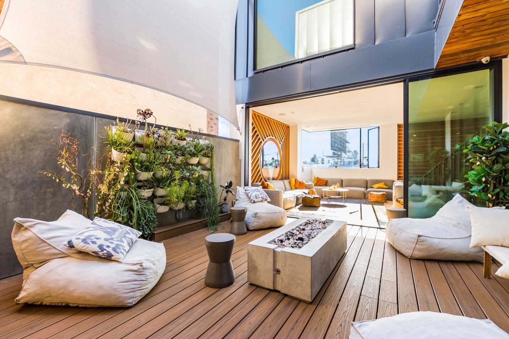 Venice Apartment: 2478 Penmar Ave