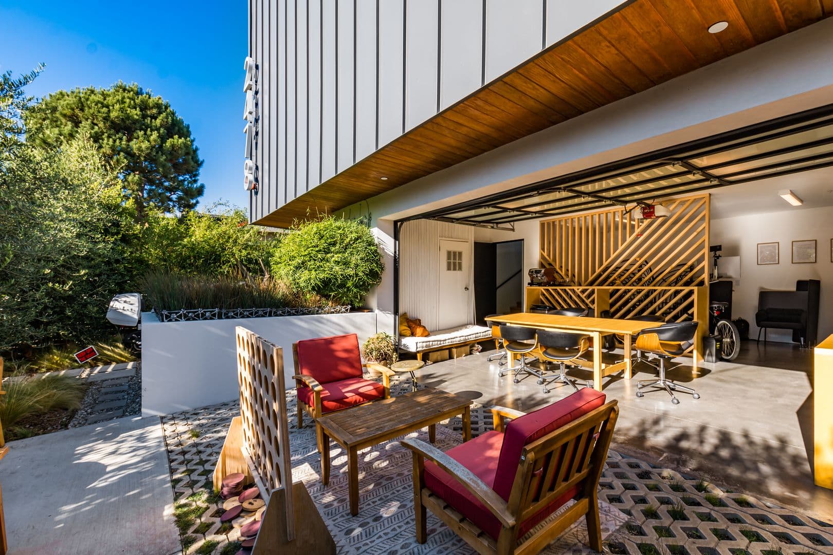 Venice Apartment: 2478 Penmar Ave