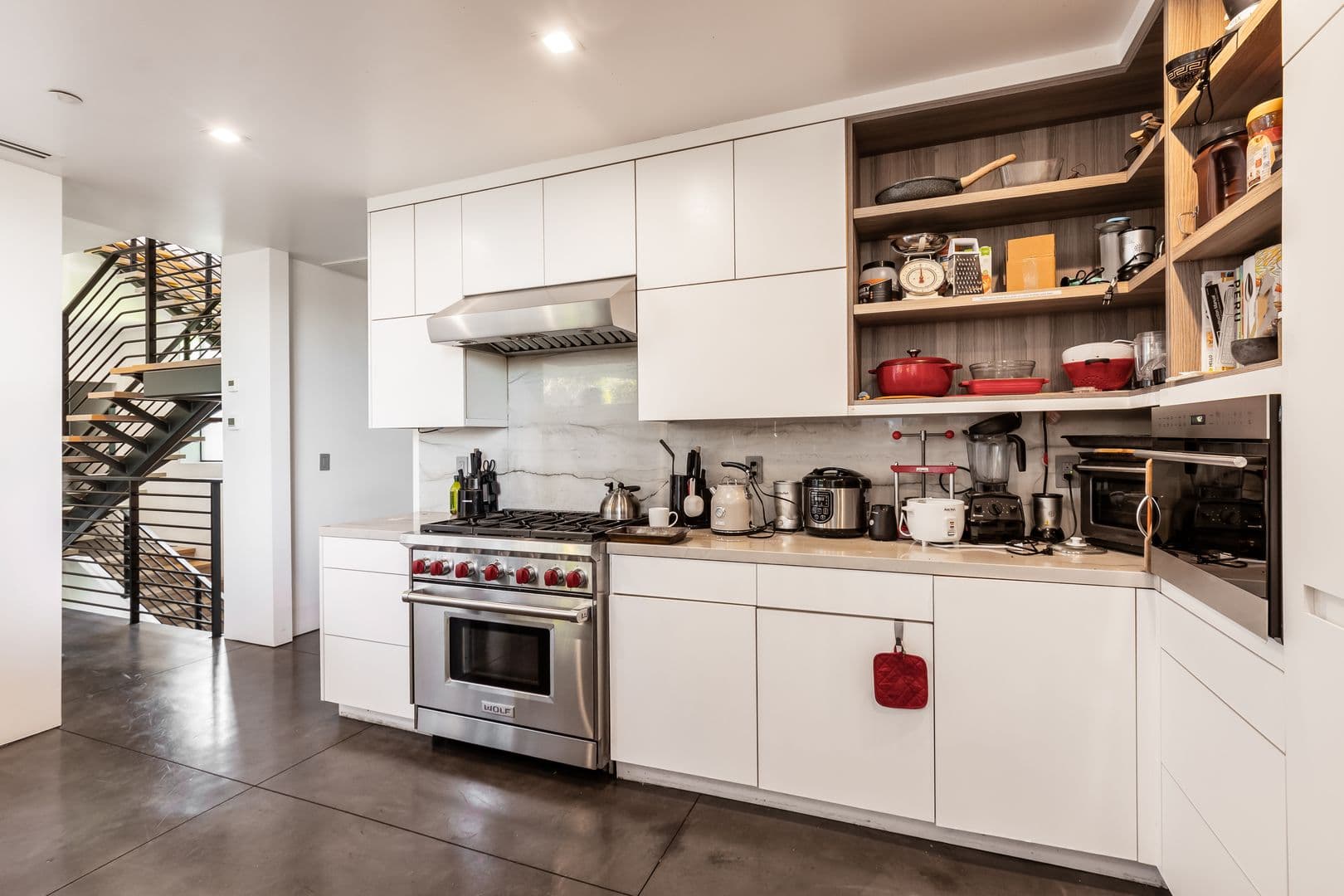 Venice Apartment: 2478 Penmar Ave