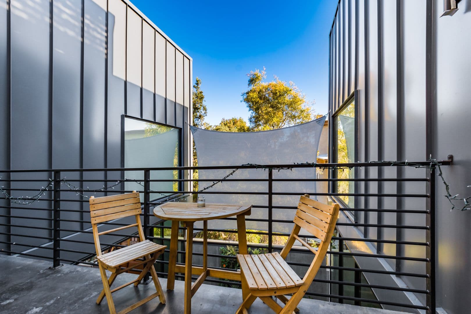 Venice Apartment: 2478 Penmar Ave