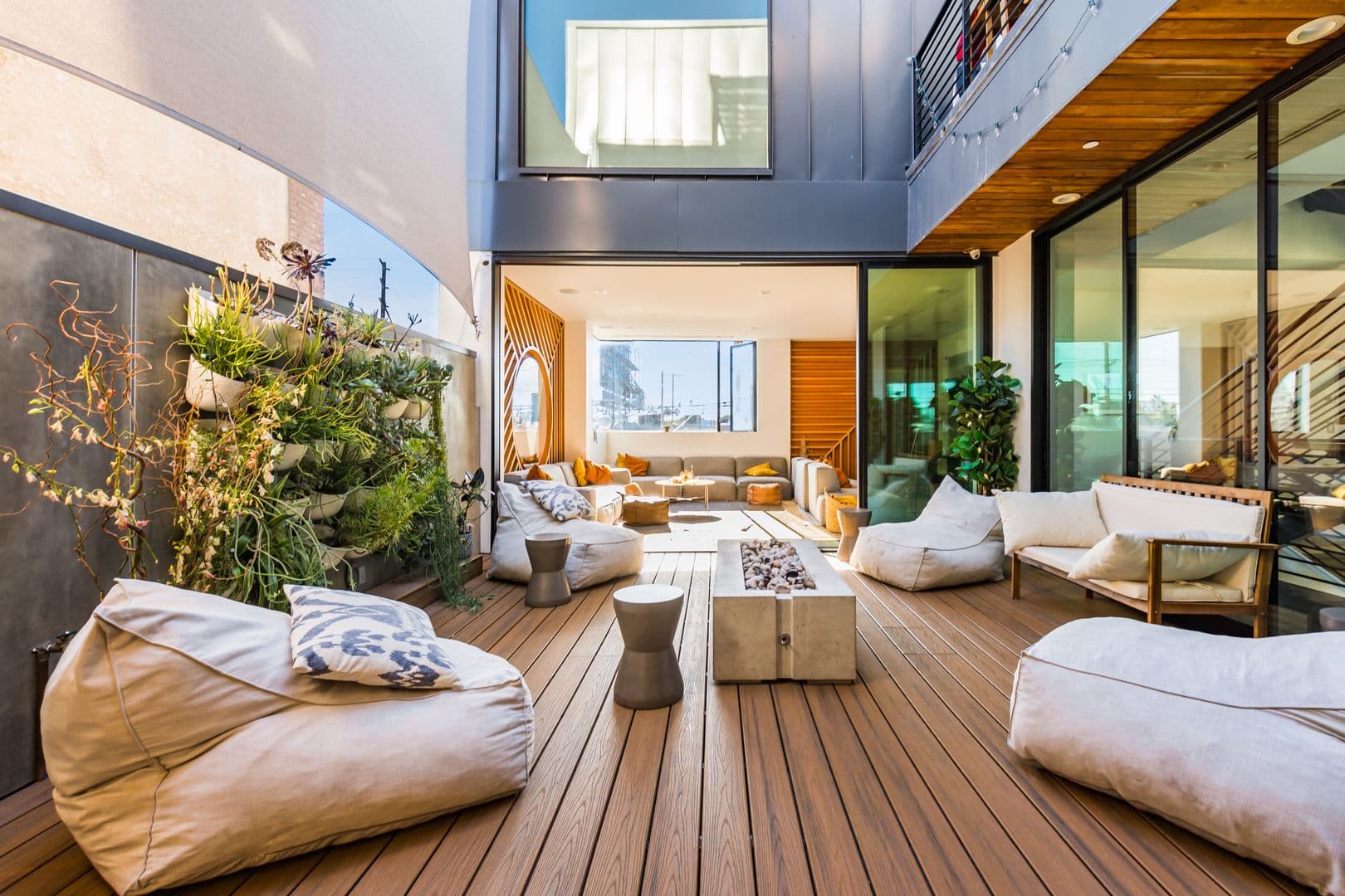Venice Apartment: 2478 Penmar Ave