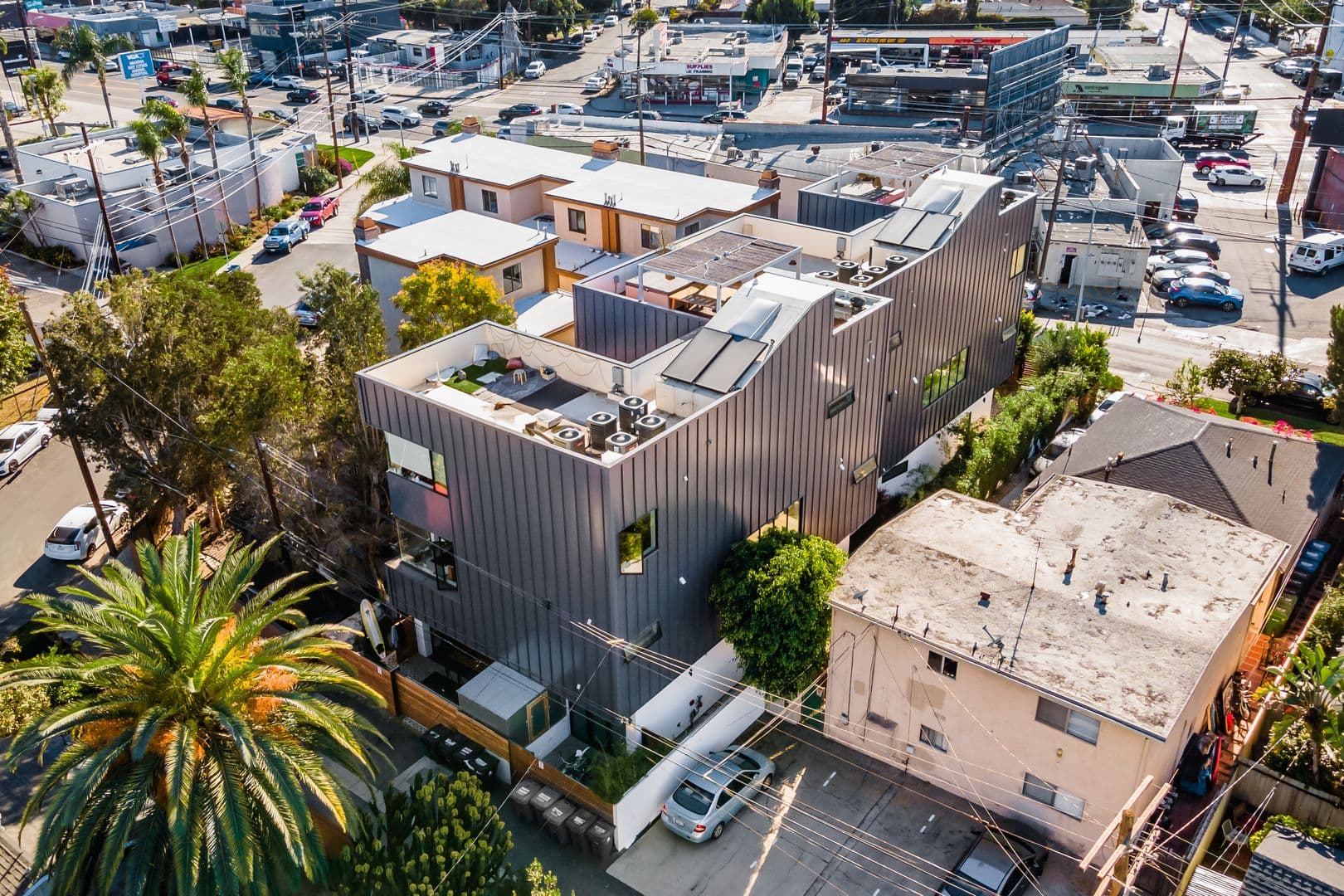 Venice Apartment: 2478 Penmar Ave