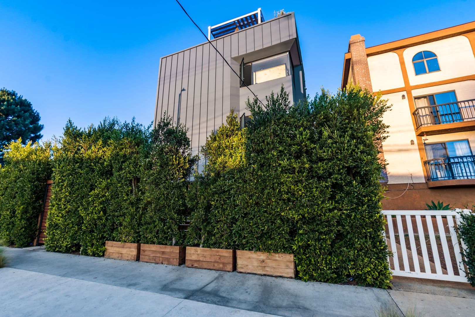 Venice Apartment: 2478 Penmar Ave