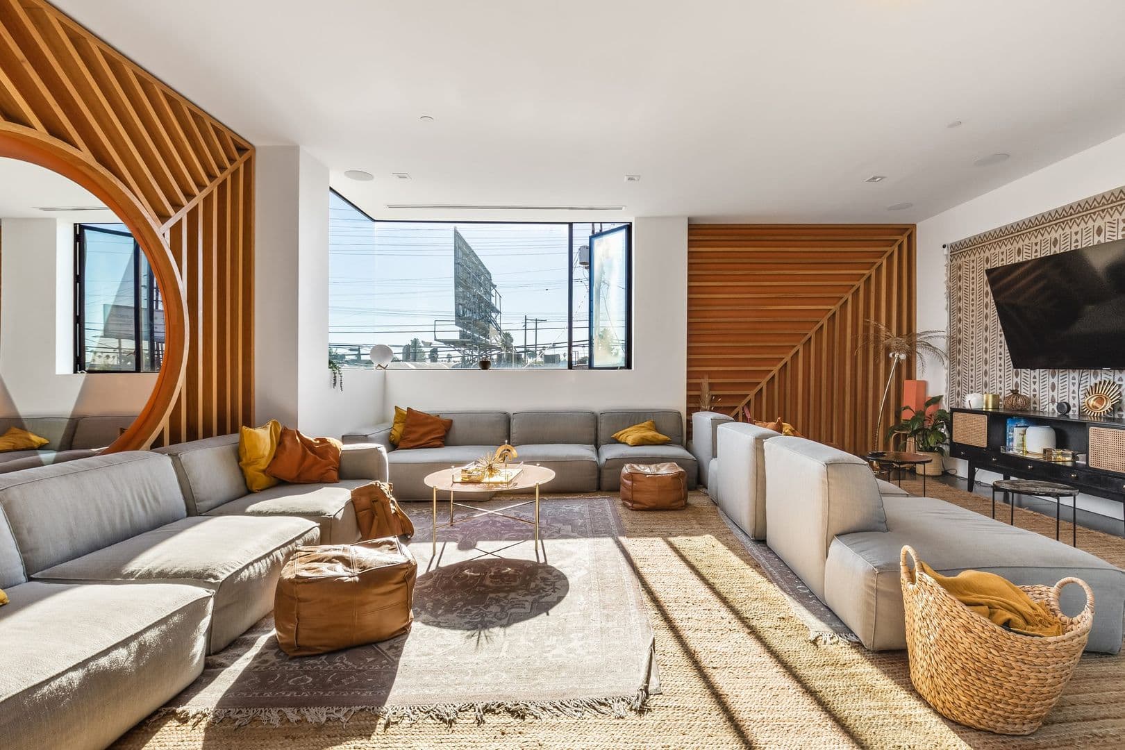 Venice Apartment: 2478 Penmar Ave