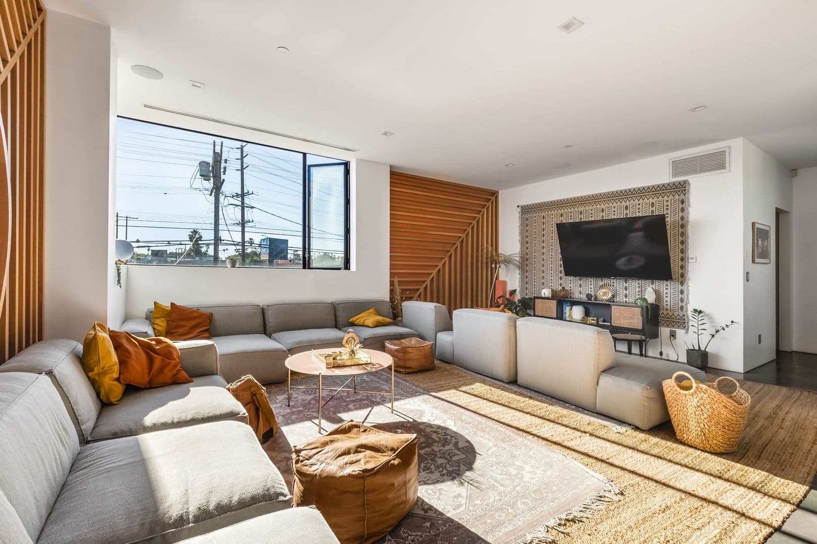 Venice Apartment: 2478 Penmar Ave