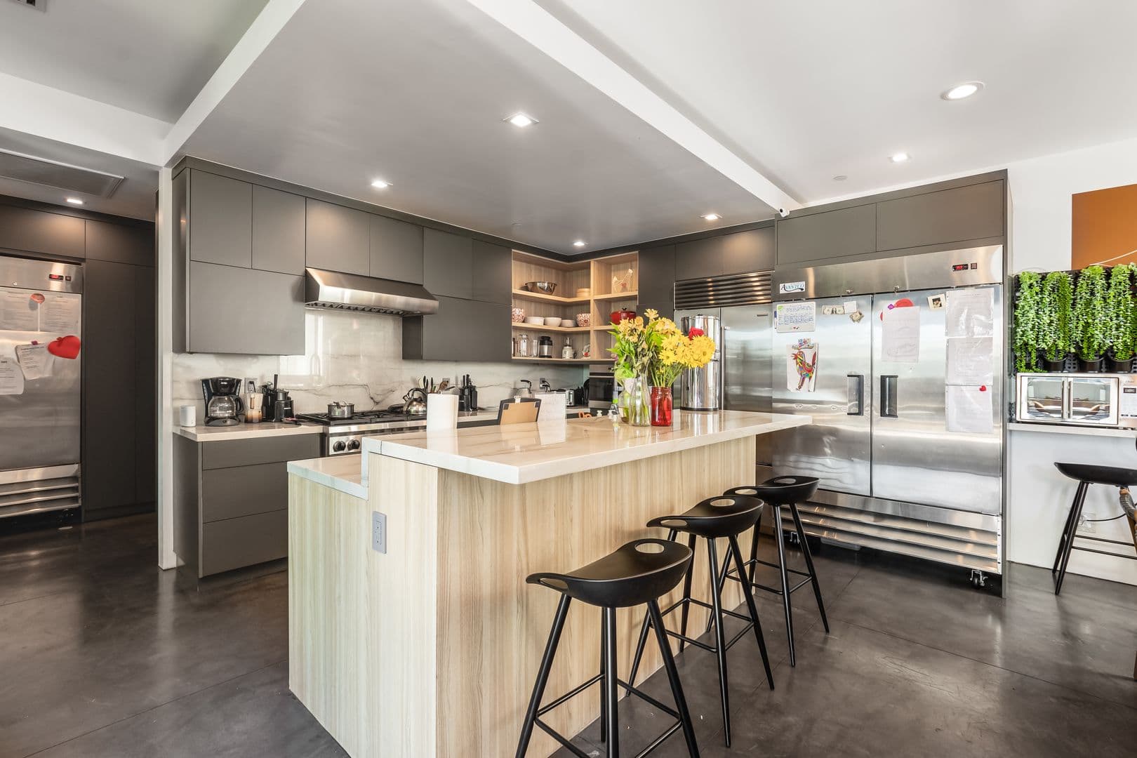 Venice Apartment: 2478 Penmar Ave
