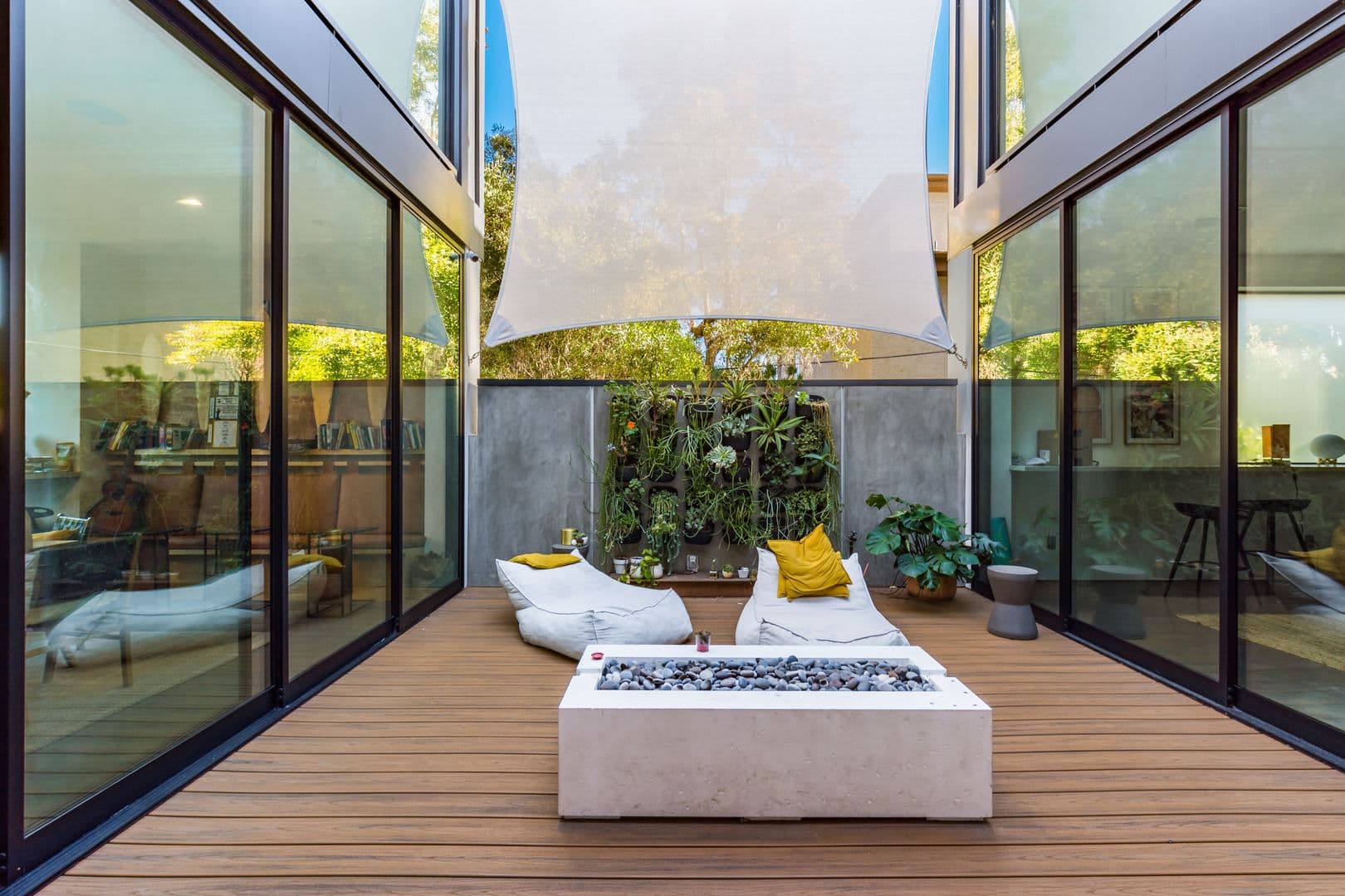 Venice Apartment: 2478 Penmar Ave