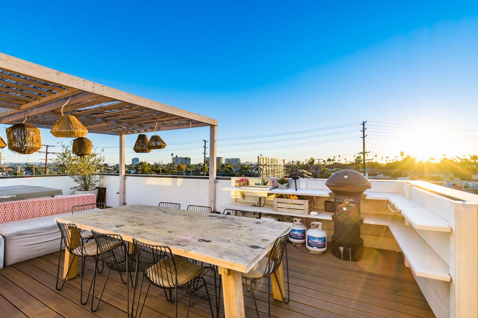 Venice Apartment: 2478 Penmar Ave