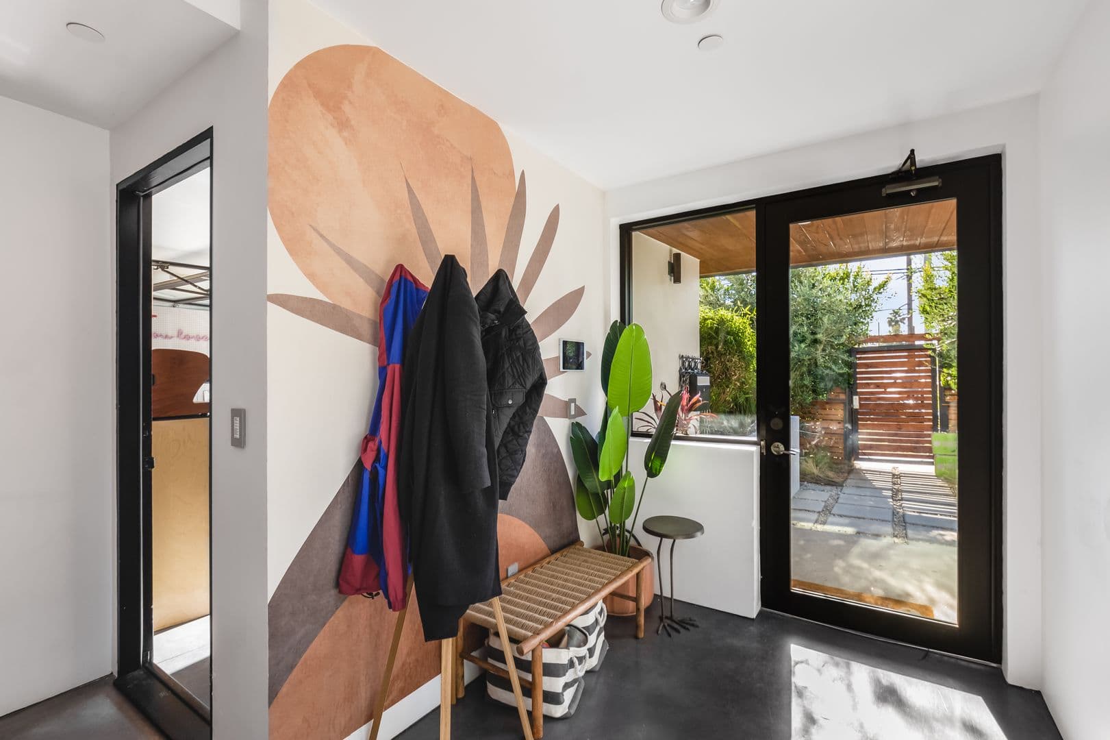 Venice Apartment: 2478 Penmar Ave