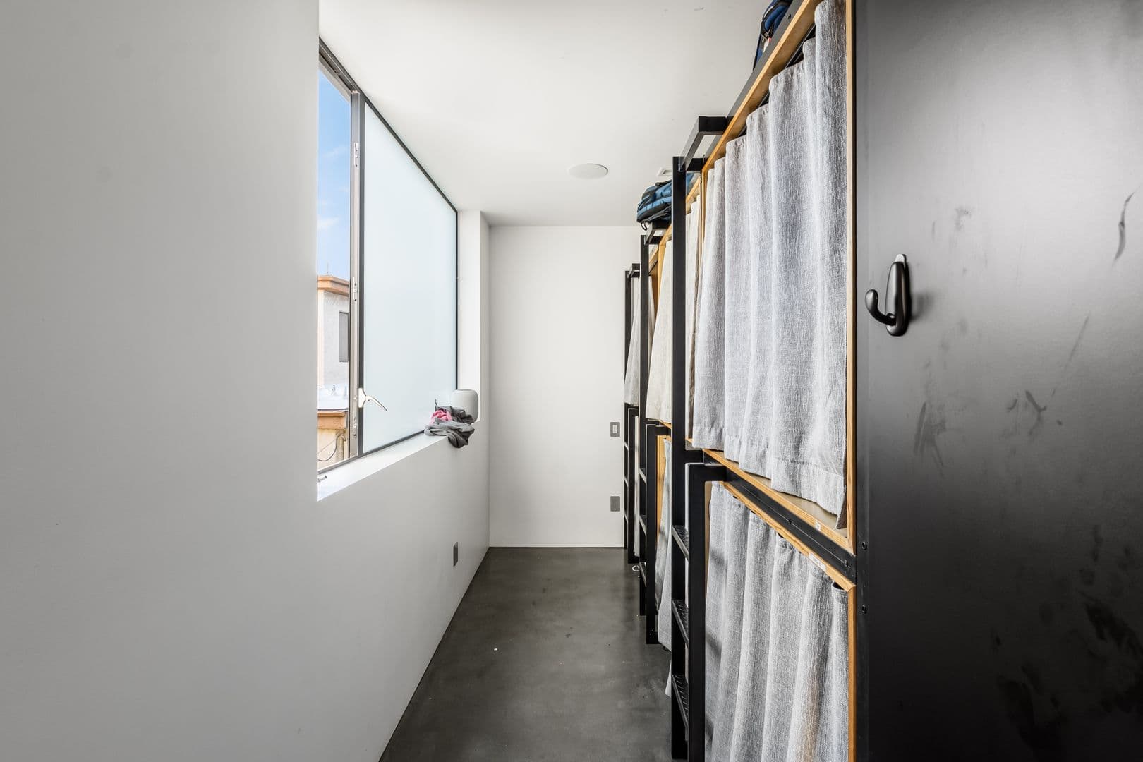 Venice Apartment: 2478 Penmar Ave