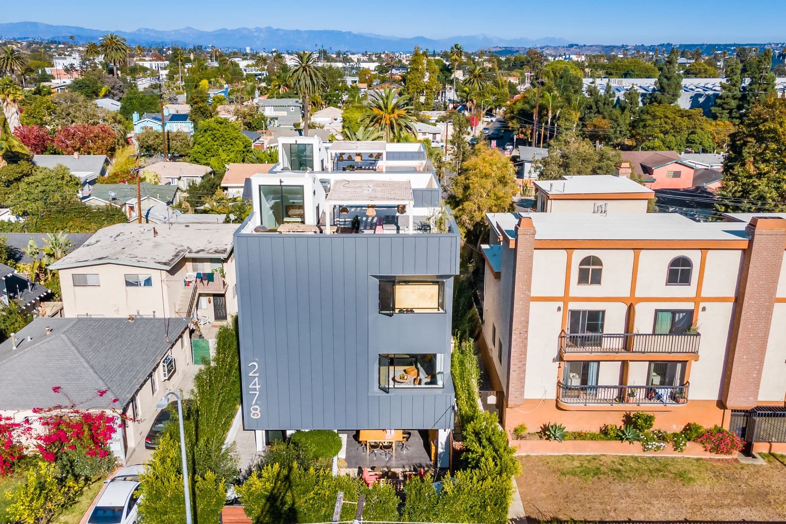 Venice Apartment: 2478 Penmar Ave