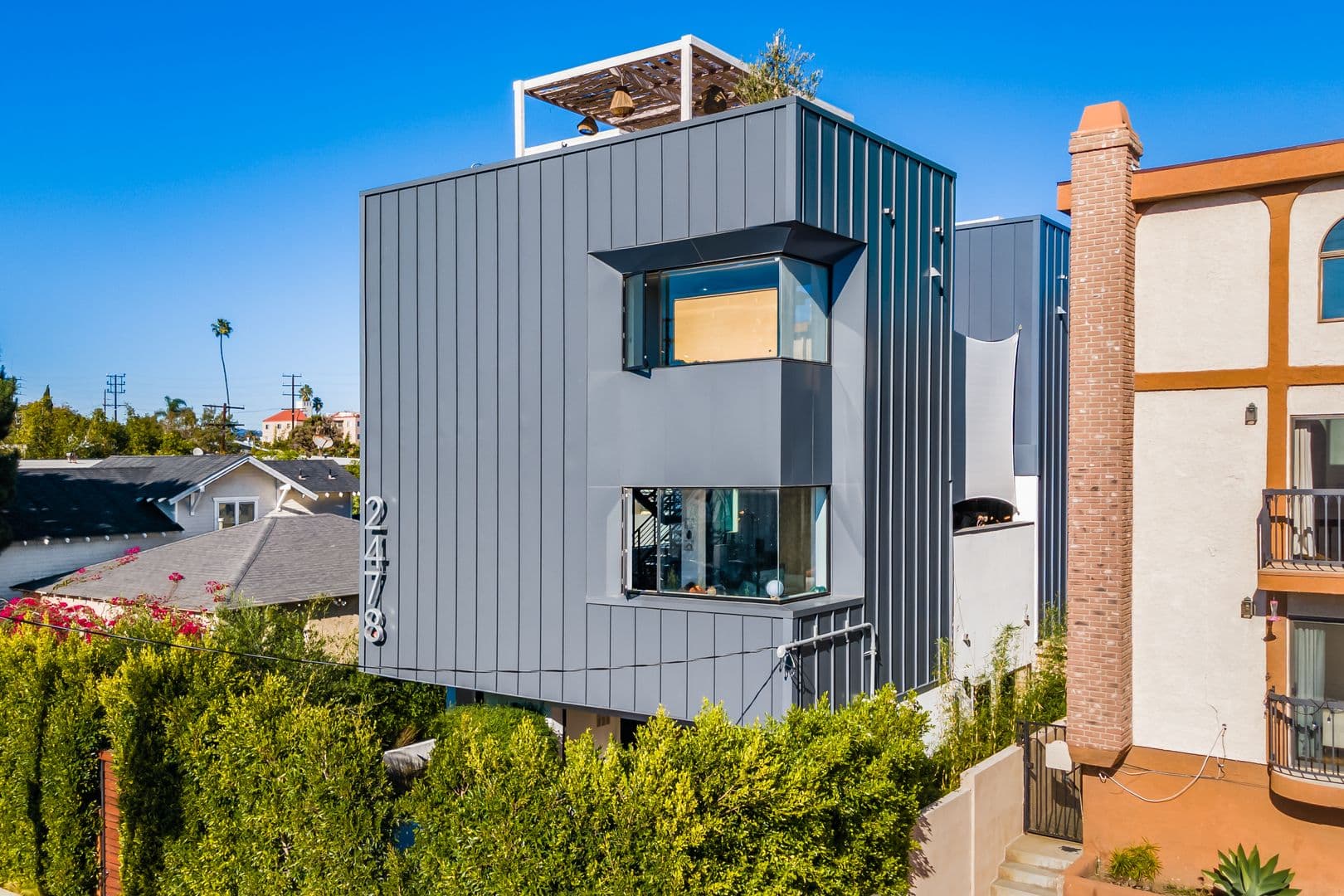 Venice Apartment: 2478 Penmar Ave