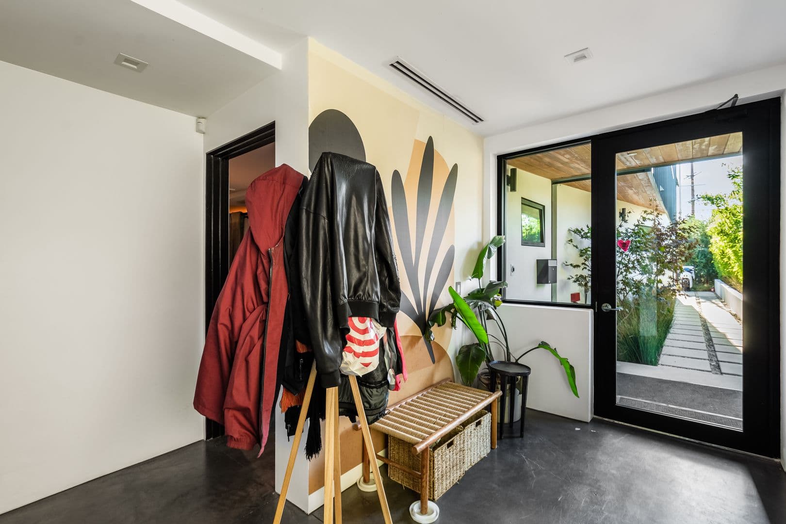 Venice Apartment: 2478 Penmar Ave